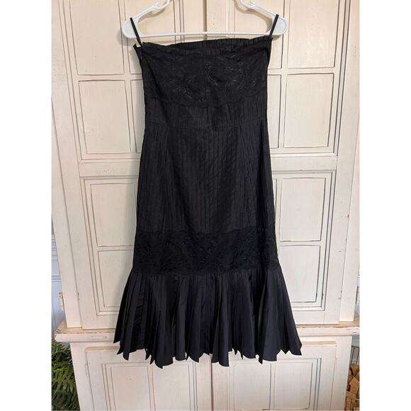 Banana Republic size 4 black strapless taffeta dress pleated & lace details - Picture 4 of 5
